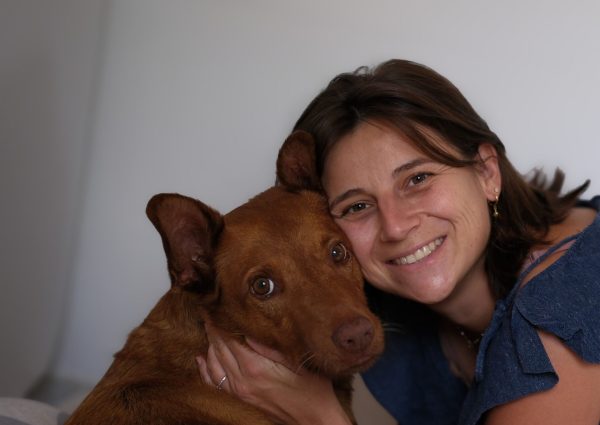 Mylèna Bouchardy, praticienne en sophrologie, magnétisme et communication animale dans l'Ain, Savoie et Haute-Savoie, accompagnant avec bienveillance les personnes et leurs animaux.